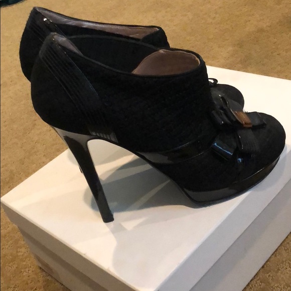 (Sold) Versace Quilted Black Velvet Bow Booties 38 - Picture 5 of 8